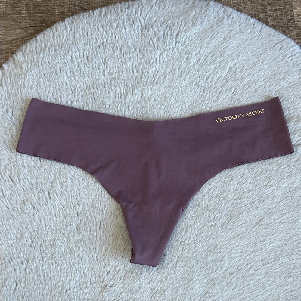 Victoria's Secret No Show Thong Panty M